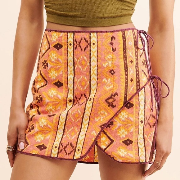 NWT FREE PEOPLE Woodblock Design Print Faux Wrap Tie Side Mini Skirt Size XS - Picture 10 of 14